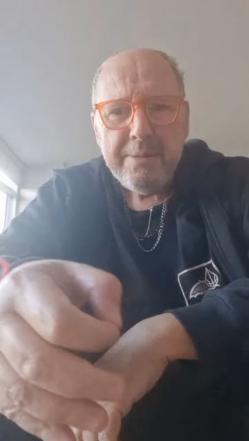 Andrés Ducatenzeiler, Duka, en el retrato de una publicación propia de Instagram.